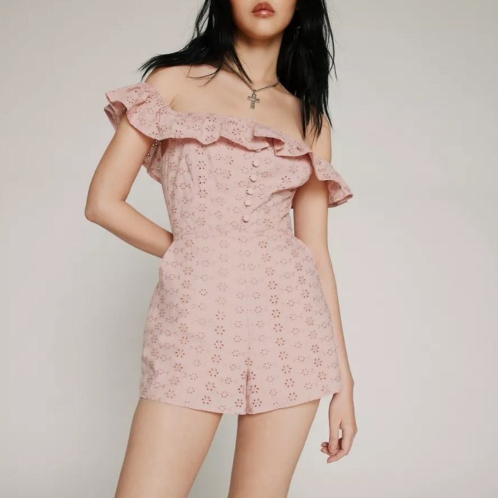 Kimchi Blue Jeena Eyelet Off-The-Shoulder Romper . Size Medium